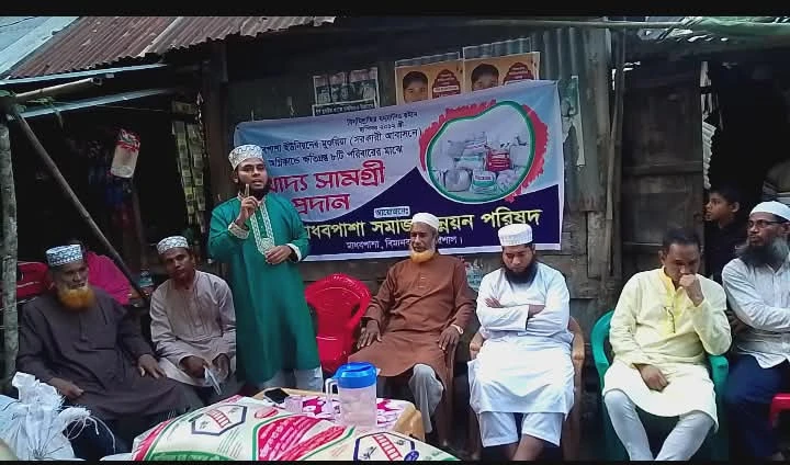 বাবুগঞ্জে অগ্নিকাণ্ডে ক্ষতিগ্রস্ত ৮ পরিবারকে খাদ্য সহায়তা